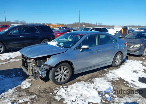 2015 Subaru Legacy 2.5I Premium z USA, uszkodzony, nr VIN 4S3BNAC63F3048745